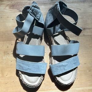 Vintage 7 eight cute gray back zip up  sandals